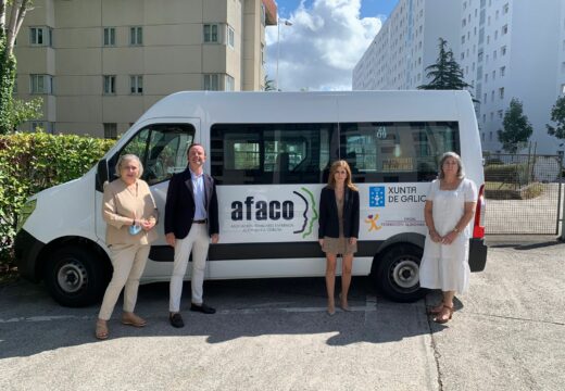 A Xunta financia a adquisición dun vehículo adaptado para os centros de atención de Afaco na Coruña